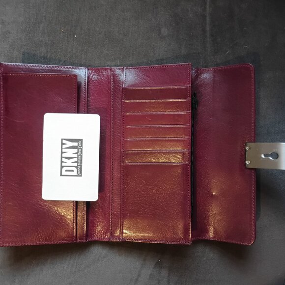 DKNY Bifold Genuine Leather Wallet - Picture 3 of 3